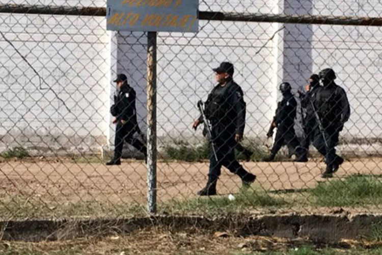 Reos se visten como celadores y se escapan de penal de Culiacán
