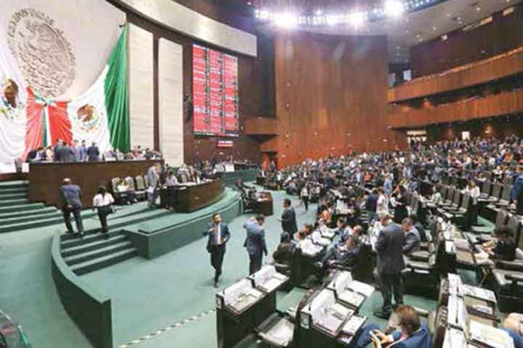 PAN baja de peso en el Congreso de la Unión