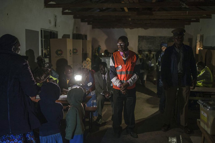 Zimbabue espera mientras comisión electoral inicia el conteo
