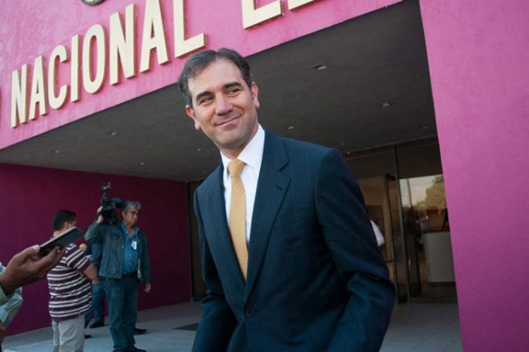 Sean arquitectos del destino de nuestra sociedad: Córdova a votantes