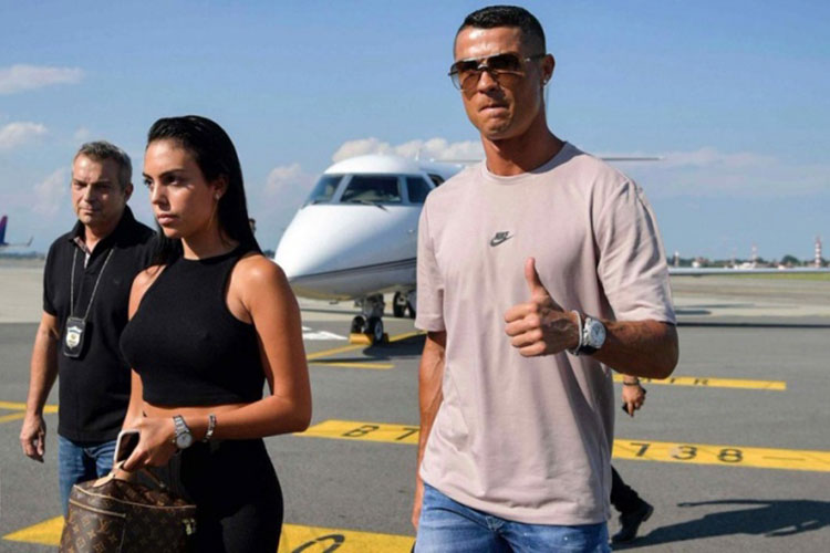 Cristiano llega a Italia para ser presentado con la Juve