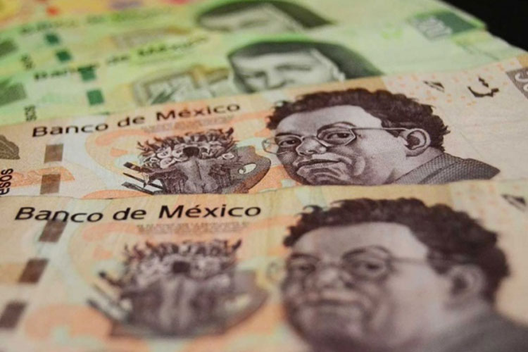 Peso gana terreno frente al dólar tras datos de inflación en EU