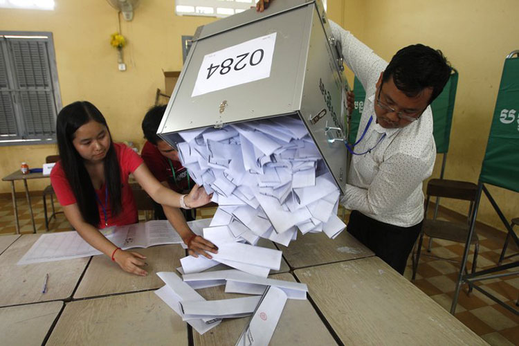 Premier Hun Sen gana elecciones en Camboya
