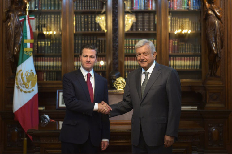 AMLO se reúne con EPN en Palacio Nacional