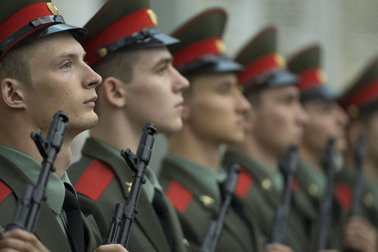 EEUU imputa de espionaje a 12 militares rusos
