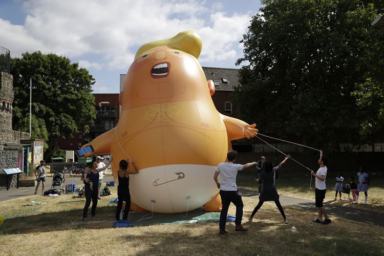 Manifestantes planean mofarse de Trump con globo gigantesco