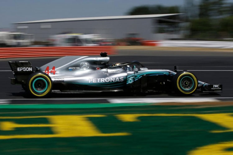 Hamilton le gana el duelo a Vettel para obtener la ‘pole’
