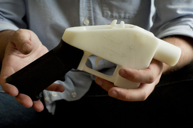 Trump examina publicación de planos de armas 3D