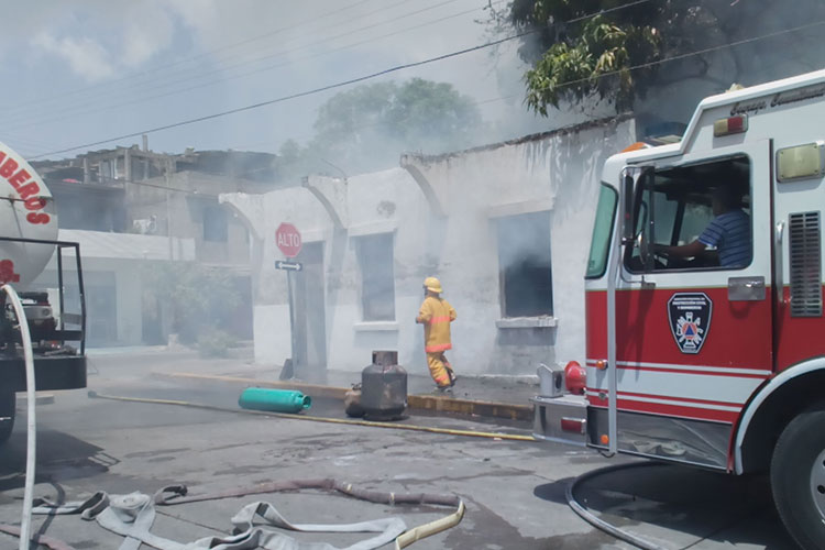 Incendio arrasa cuartería en Ciudad Madero