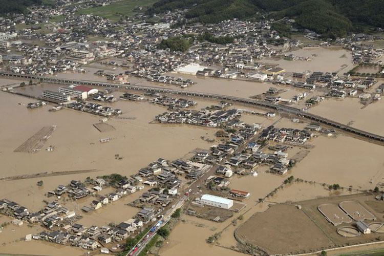 Japón busca a docenas de desaparecidos por inundaciones