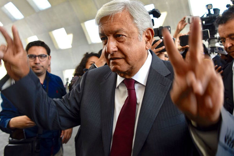 TLCAN y Aeropuerto, temas a tratar con Peña: AMLO