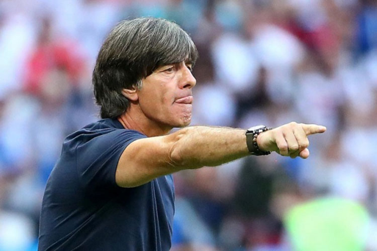 Löw seguirá como técnico de Alemania pese a fracaso