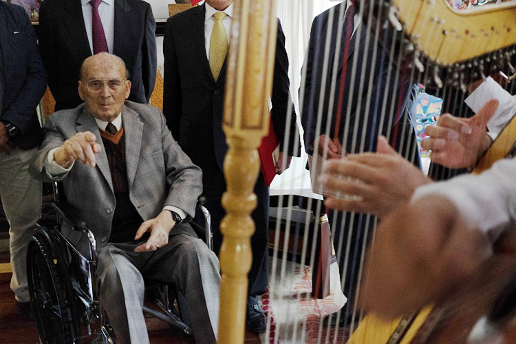 Dan alta médica al ex presidente Luis Echeverría