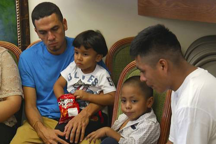 Trump regresó sólo a la mitad de niños separados de sus padres