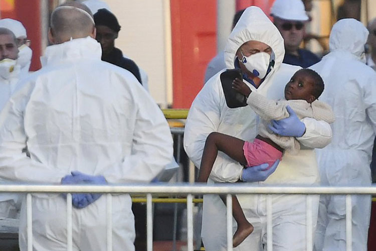 Parten a Francia los primeros migrantes llegados a Malta