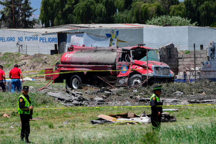 Van 24 personas fallecidas en Tultepec