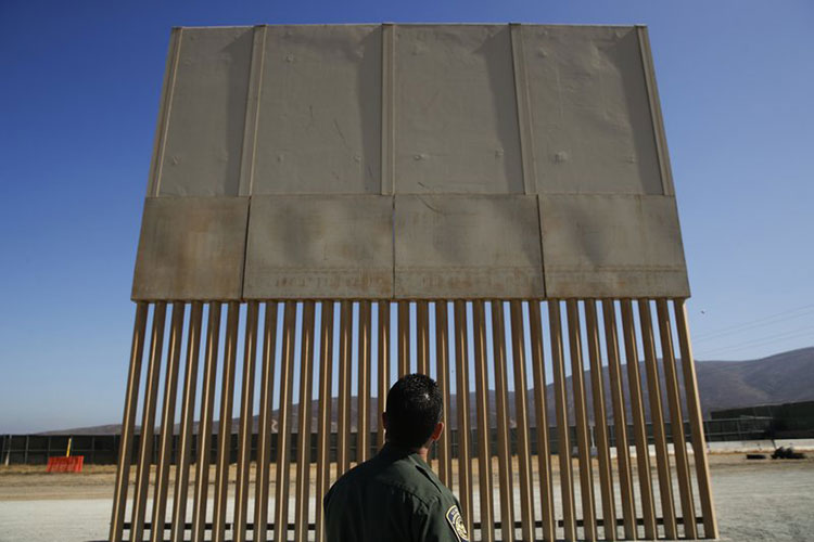 Trump amenaza con cierre de gobierno si no aprueban muro