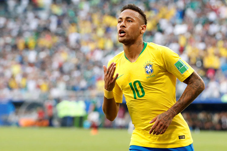 Brasil derrota 2-0 a México y lo elimina de Rusia 2018