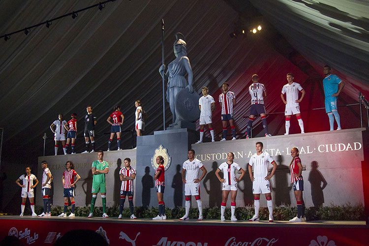 Desfilan playeras en la Liga MX