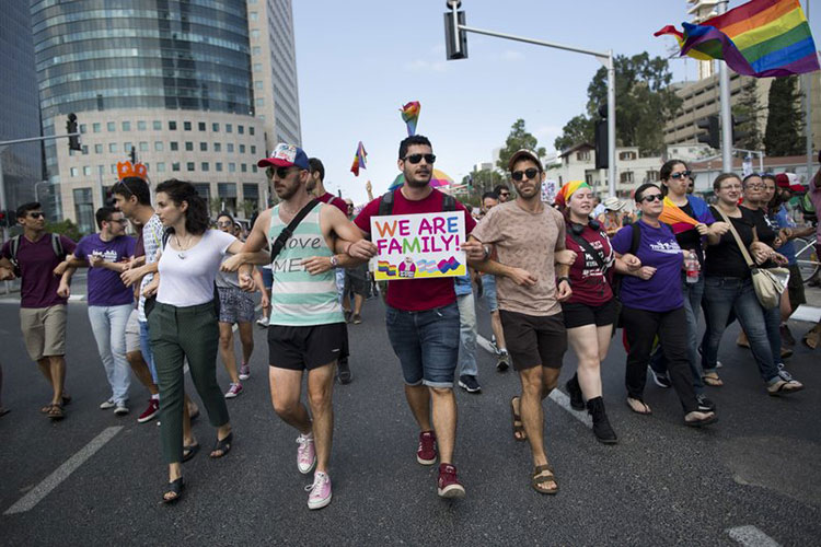 Gays en huelga en Israel en protesta por nueva ley