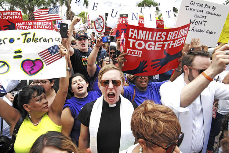 Juez elogia reunificación de familias en EEUU