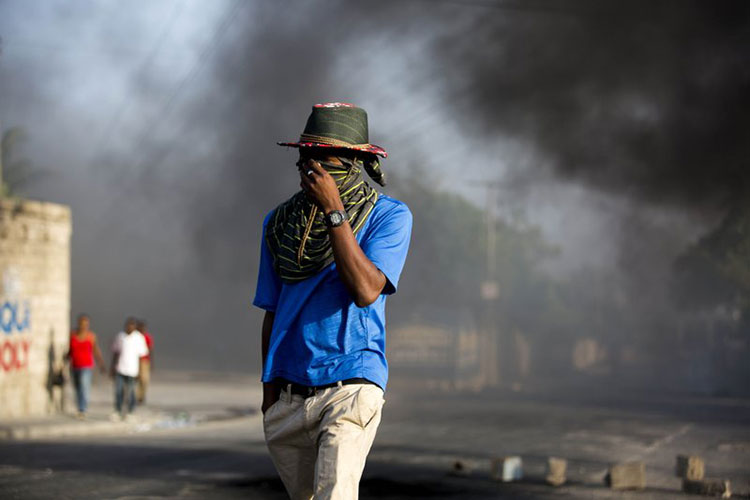 Haití suspende aumento de combustibles ante protestas