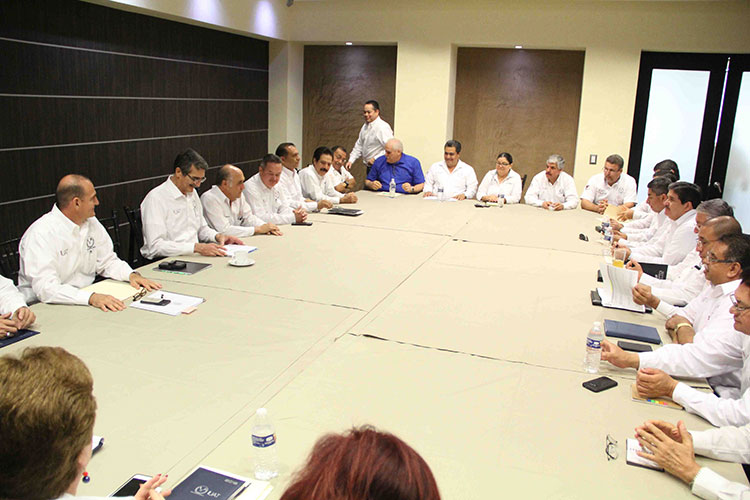 Rector y directores dan seguimiento al Plan de Desarrollo de la UAT