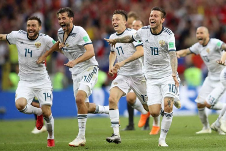 Rusia aprovecha soberbia de España y avanza a cuartos
