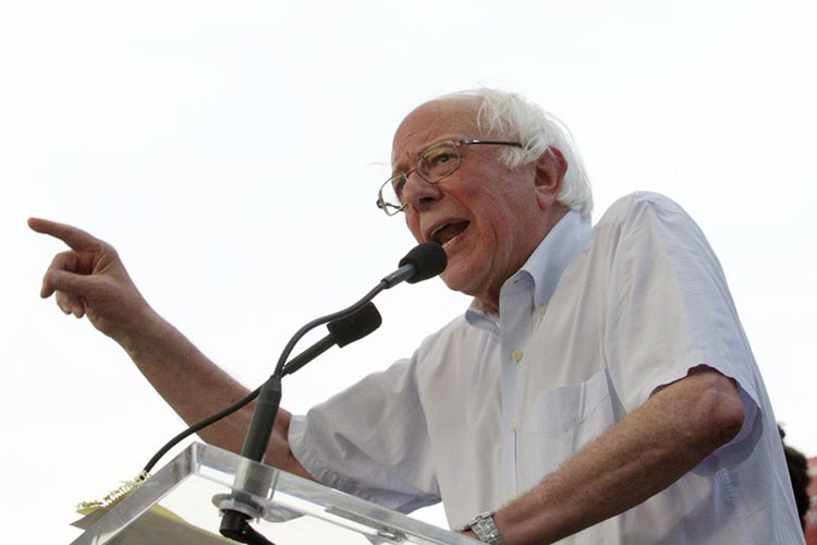 Sanders y Ocasio-Cortez llevan su mensaje a Kansas