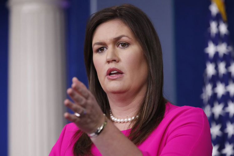 Trump considera revocar credenciales a funcionarios de Obama