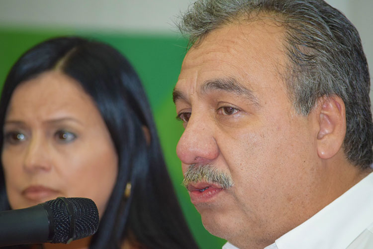 Guajardo: No nos vean muertos por no ser gobierno