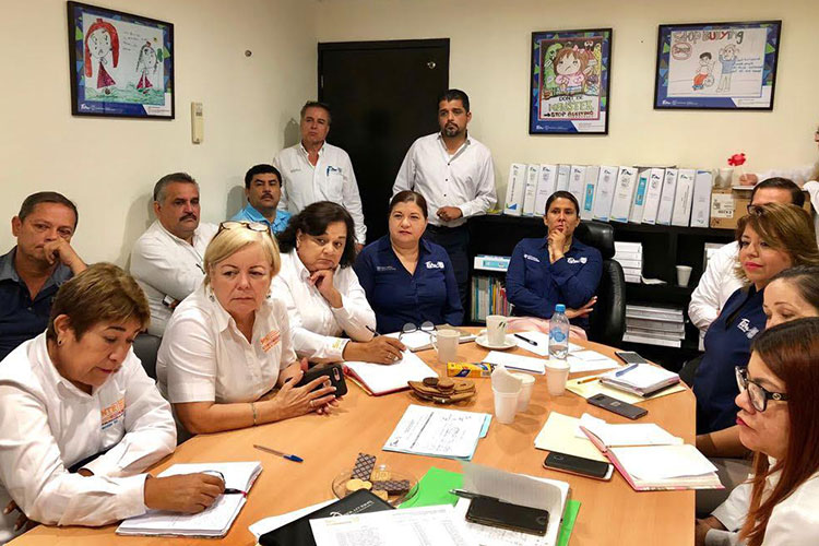 Vigilan con ‘lupa’ cambio de maestros