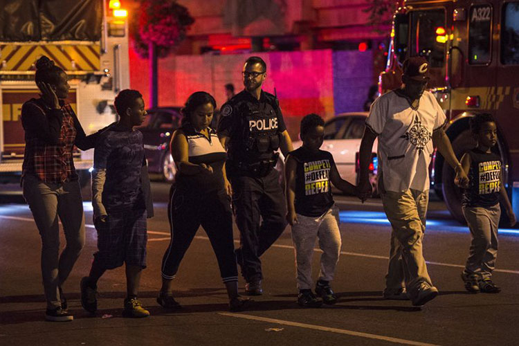 Mueren dos víctimas de balacera con 14 heridos en Toronto