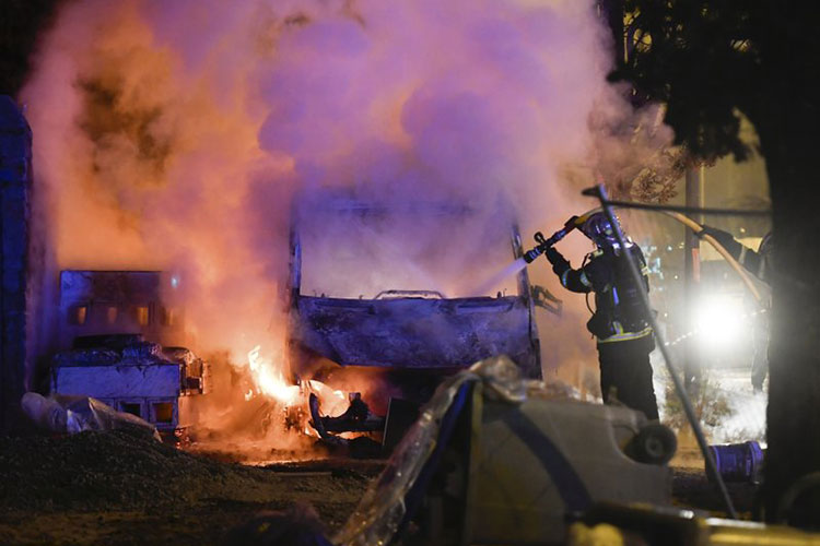 Segunda noche de disturbios en Francia por balacera policial