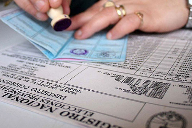 Justicia argentina investiga al oficialismo por campaña