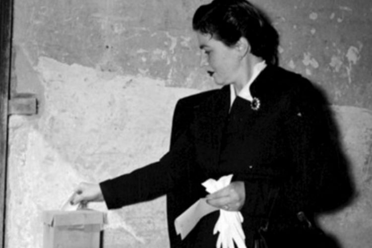 Se conmemoran 63 años del voto de la mujer en México