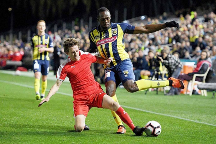 Usain Bolt ‘se ve lento’ en su debut como futbolista