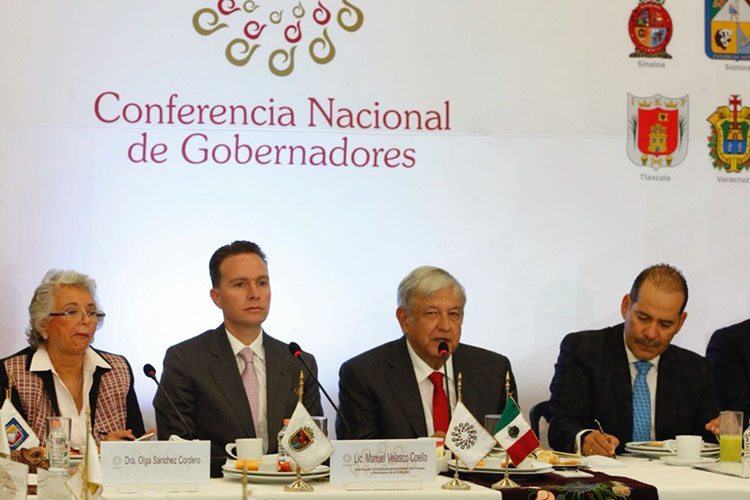 Se reúne AMLO con la Conago
