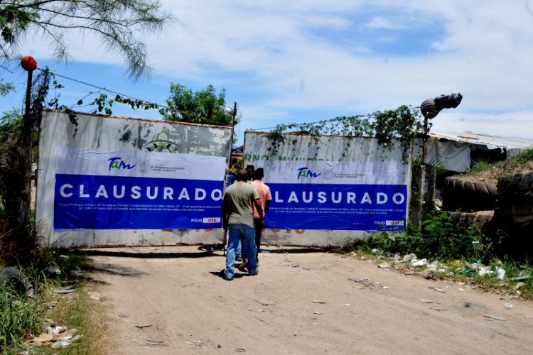 Clausuran en Tampico tiradero clandestino