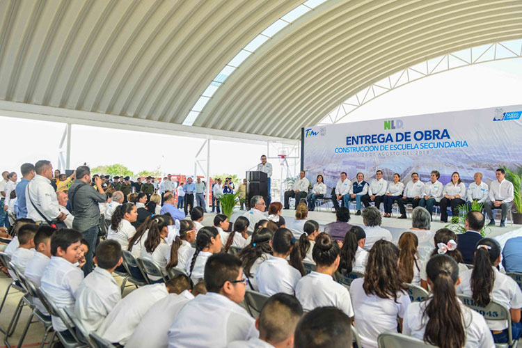 Entrega Rivas preparatoria y secundaria a Nuevo Laredo