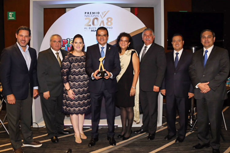 Recibe Enrique Rivas presea por Mejor Gestión Integral Municipal