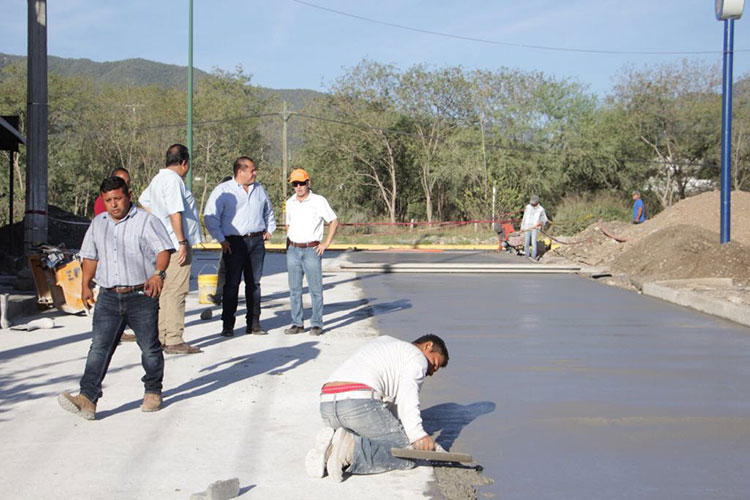 Acelera el Municipio trabajos de pavimentación