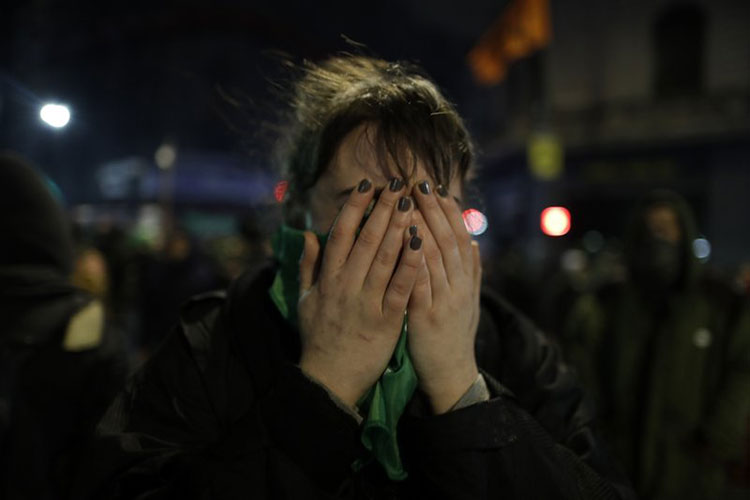 El Senado de Argentina rechaza una histórica ley del aborto