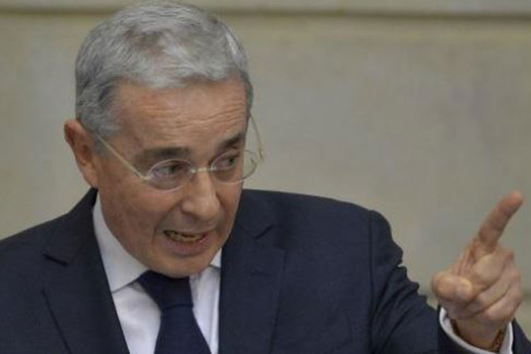 Expresidente Uribe desiste de renuncia al Senado