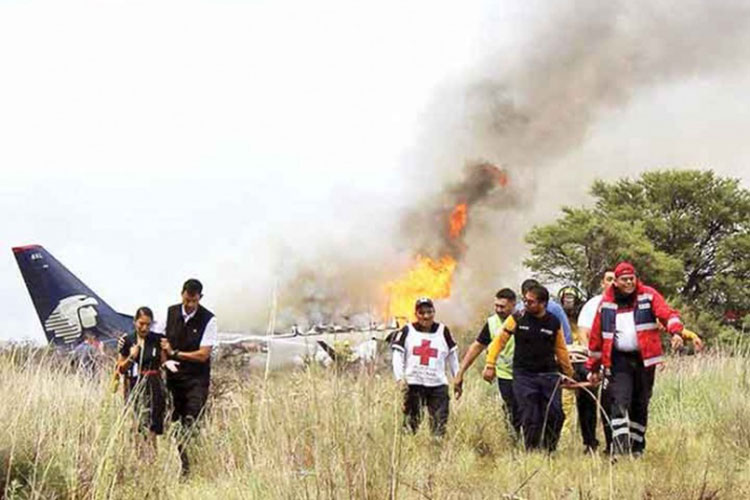 Sobrevivieron 103 a caída e incendio de avionazo en Durango