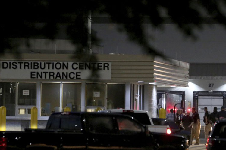 Tiroteo en centro de distribución de Texas deja un muerto