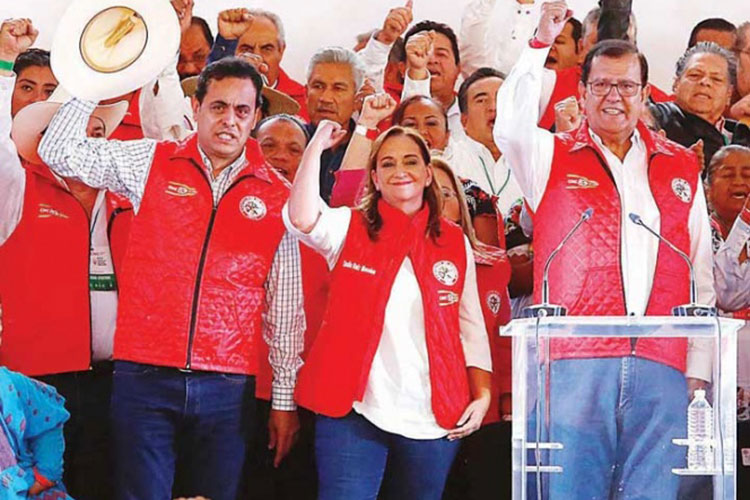Promete el PRI vuelta a la base; admite colapso electoral
