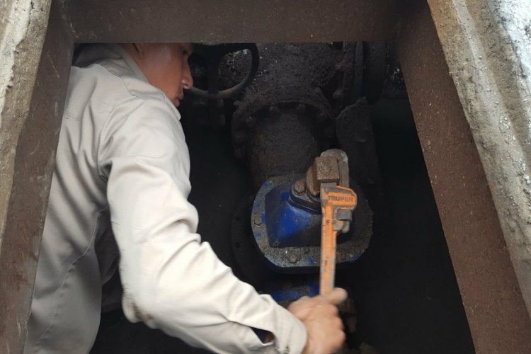 Abastecen colonias secas 3 pipas de COMAPA