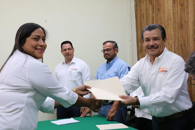 Entregan claves a directivos; SNTE reconoce transparencia
