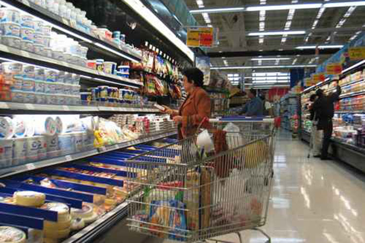 Consumo privado crece 2.6% en mayo: Inegi